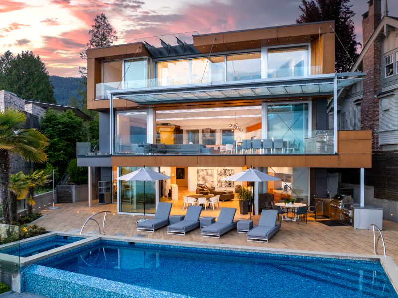 2612 Bellevue Avenue, West Vancouver, BC