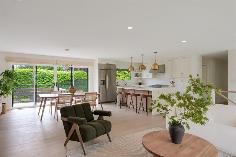 2091 Stonehewer Place, Victoria, BC