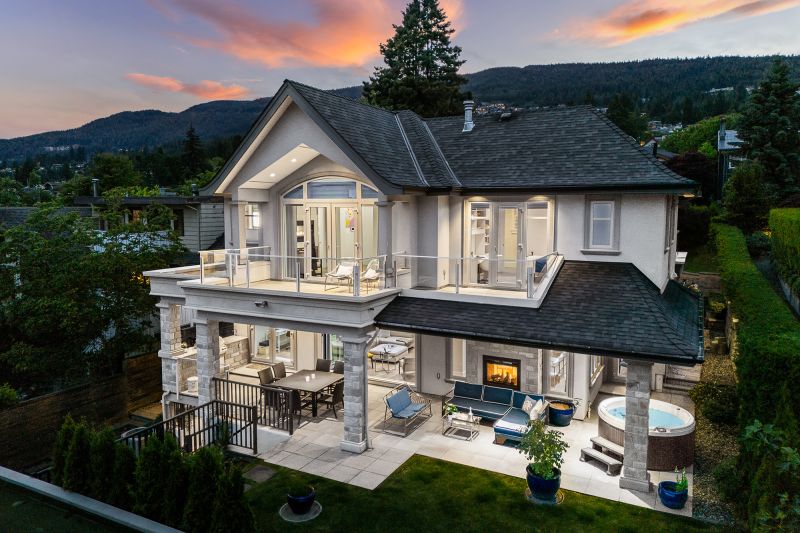 2130 Kings Avenue, West Vancouver, BC