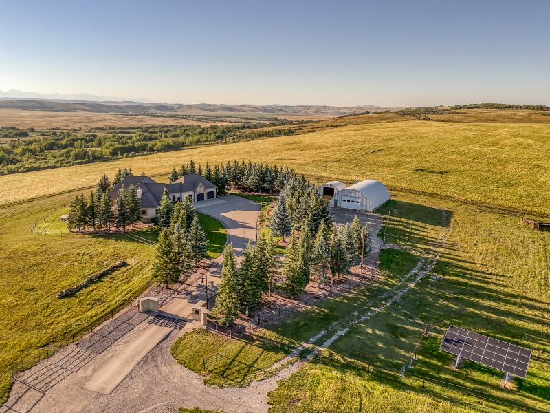 43062 Township Road 250, Calgary, AB