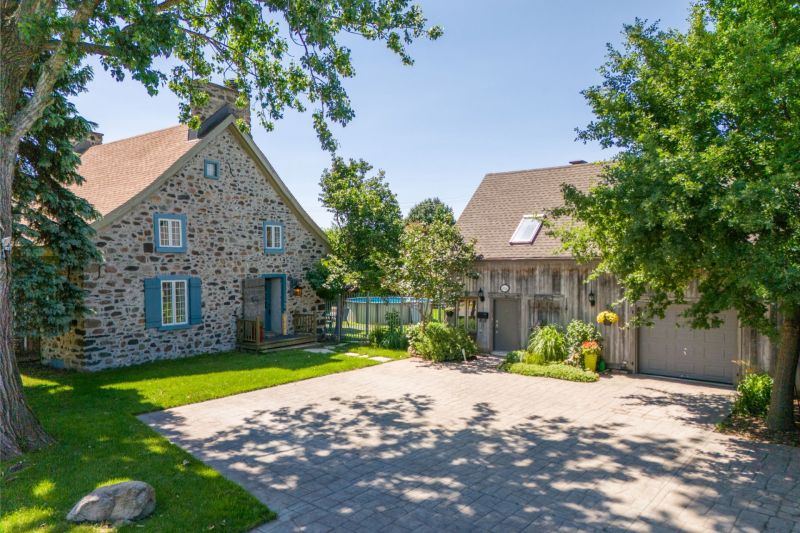 601-601a Boulevard de Mortagne, Boucherville, QC, Canada, Boucherville, QC