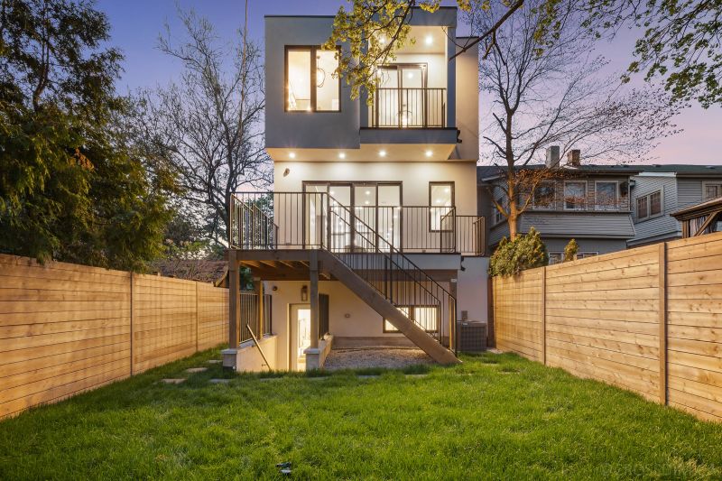 1 Graham Gardens, York, Toronto, ON, Canada, Toronto, ON