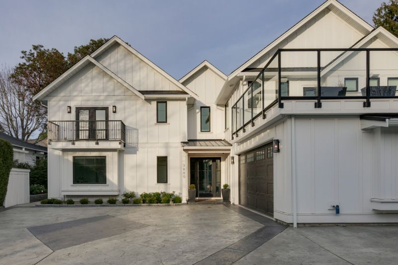 3880 Cadboro Bay Rd, Victoria, BC