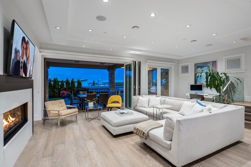 2130 Kings Avenue, West Vancouver, BC
