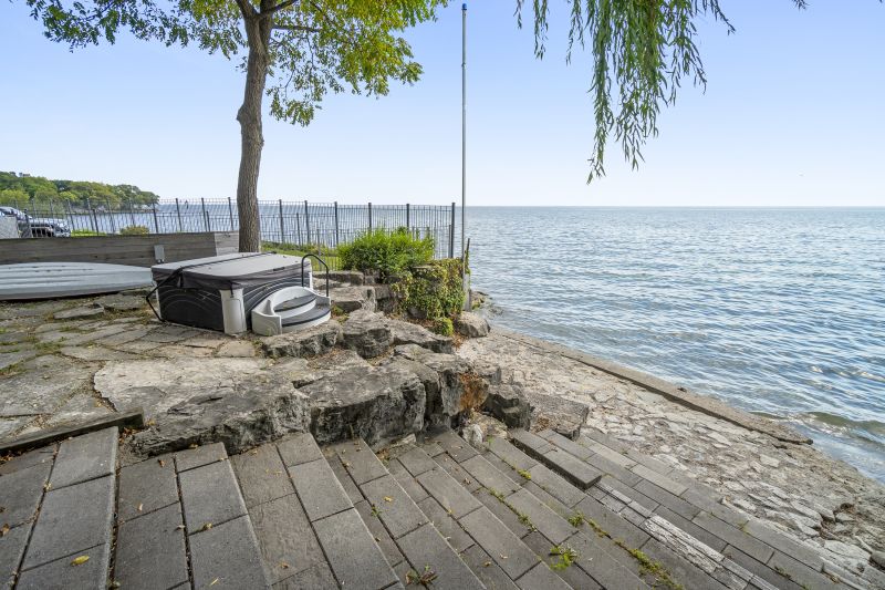 1 Lake Shore Drive, Toronto, ON