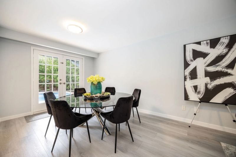 198 Romfield Circuit, Thornhill, ON