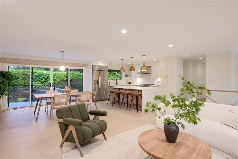 2091 Stonehewer Place, Victoria, BC