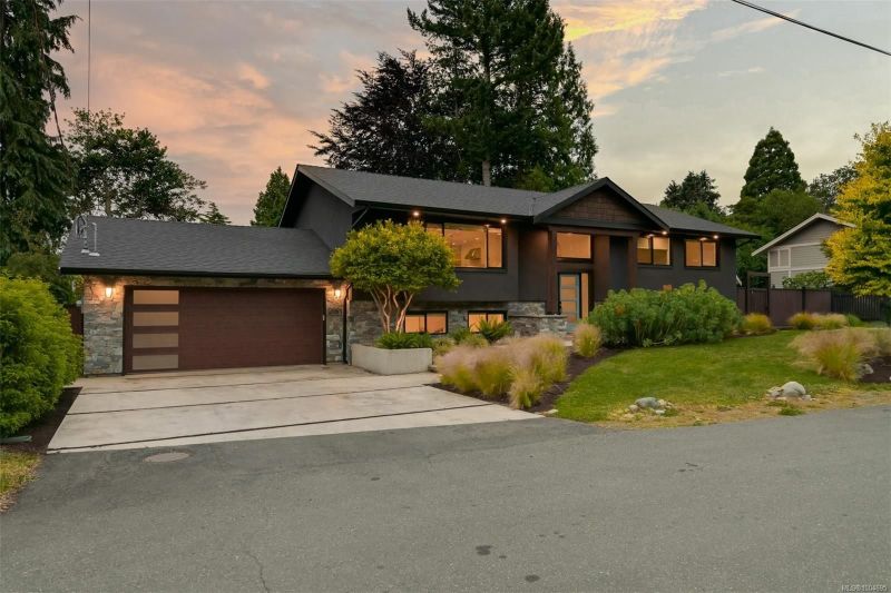 2091 Stonehewer Place, Victoria, BC