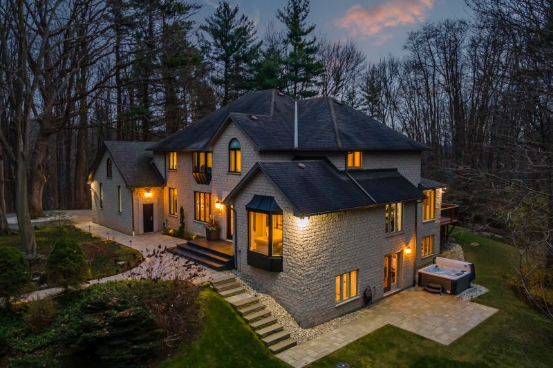 18 Elder Crescent, Hamilton, ON