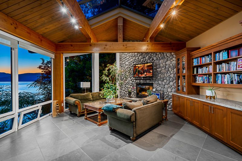 8035 Pasco Road, West Vancouver, BC
