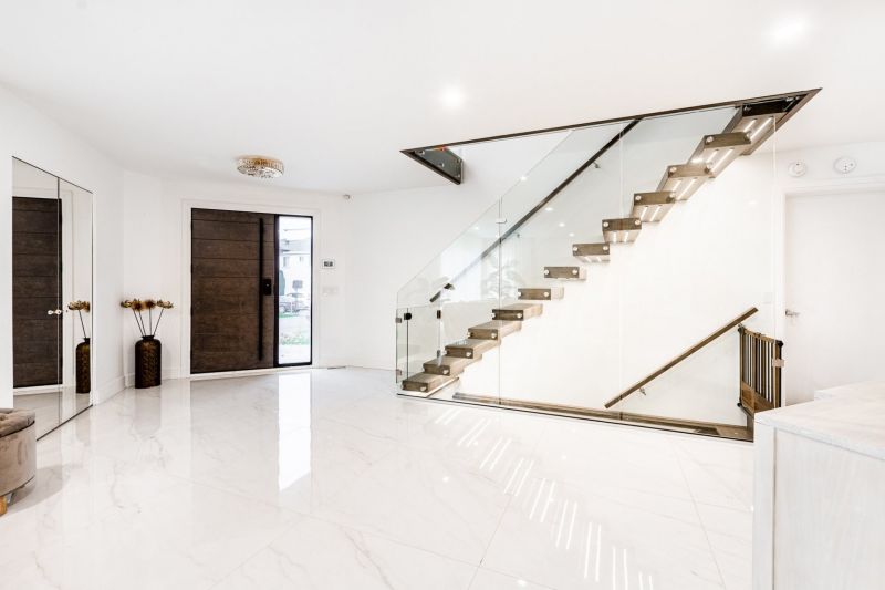 8060 Rue Rostand, Brossard