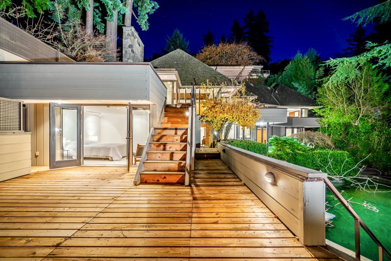 6225 St Georges Pl, West Vancouver, BC