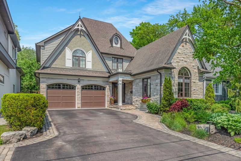 17 Wenonah Drive, Mississauga, ON