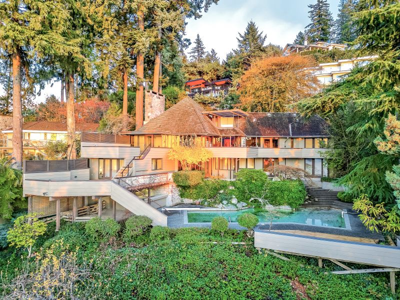 6225 St Georges Pl, West Vancouver, BC