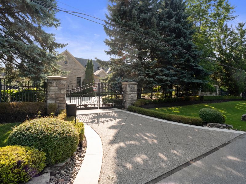 284 Pine Valley Crescent, Woodbridge, ON