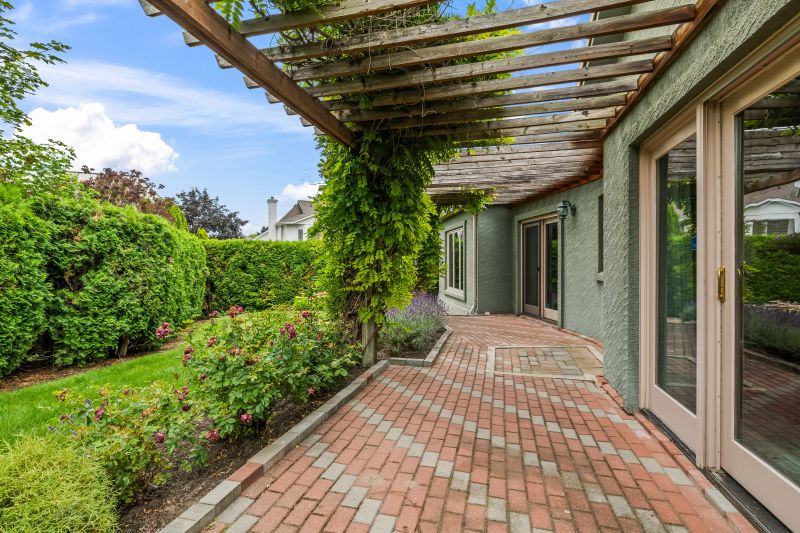 463 Carona Crescent, Kelowna, BC