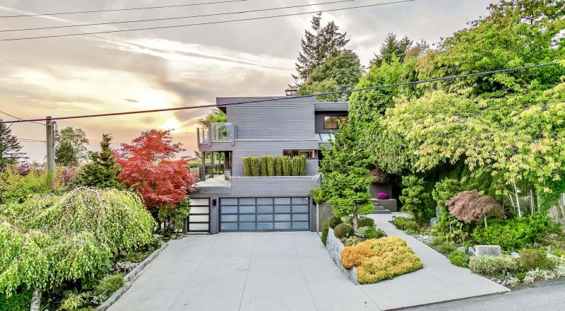 875 Aubeneau Crescent, West Vancouver, BC