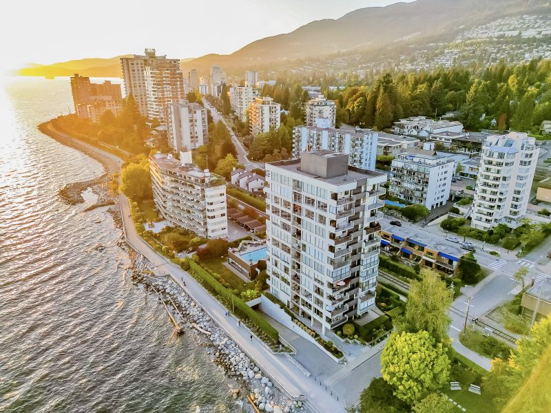 111 18th Street, West Vancouver, BC
