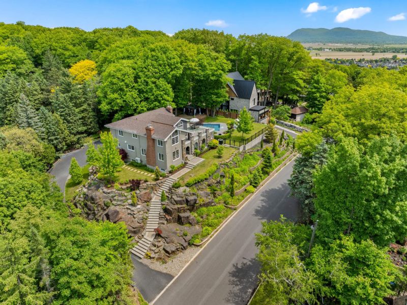 901 Chemin des Hirondelles, St-Bruno-de-Montarville, QC