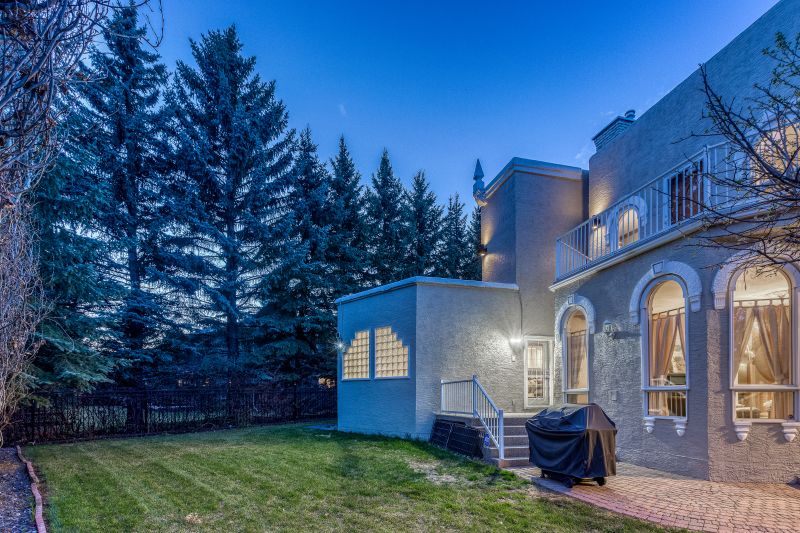 1507 96 Avenue SW, Calgary, AB