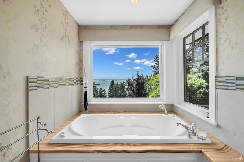 4668 Clovelly Walk, West Vancouver, BC