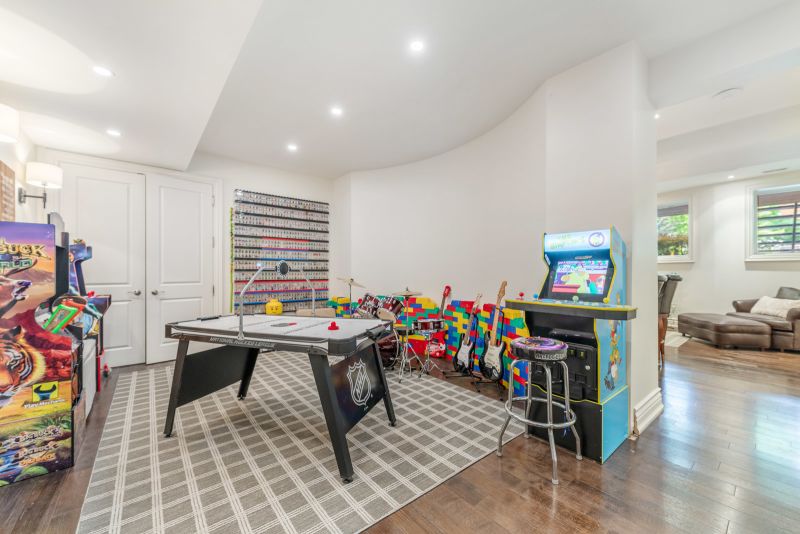 3064 St Clair Ave, Burlington, ON, Canada, Burlington, ON