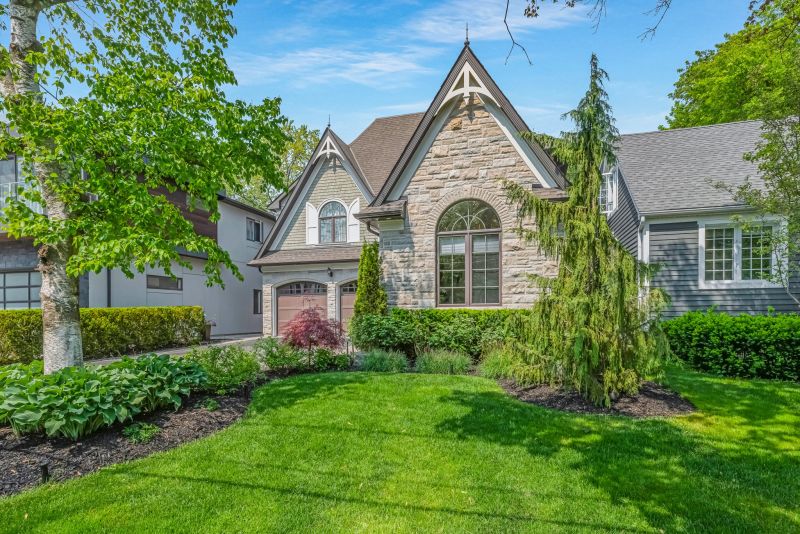 17 Wenonah Drive, Mississauga, ON