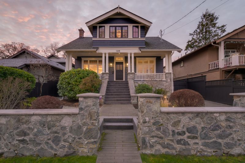 1248 Hewlett Place, Victoria, BC