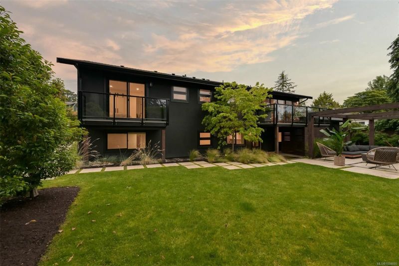 2091 Stonehewer Place, Victoria, BC