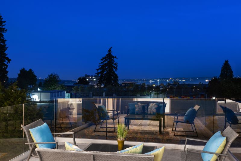 2449 Kings Avenue, West Vancouver, BC