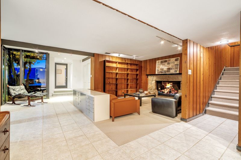 6225 St Georges Pl, West Vancouver, BC