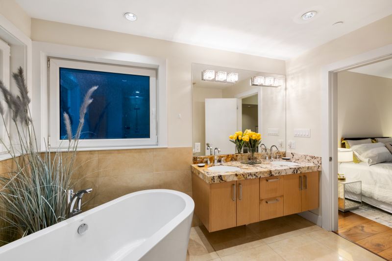 2449 Kings Avenue, West Vancouver, BC