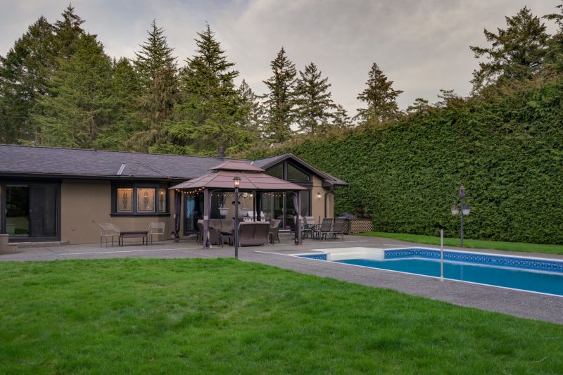2625 Macdonald Drive East, Victoria, BC