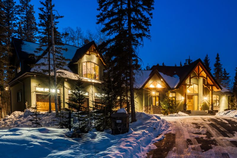 Aspen Styled Mountain Retreat in the Prestigious Hawk's Nest Community