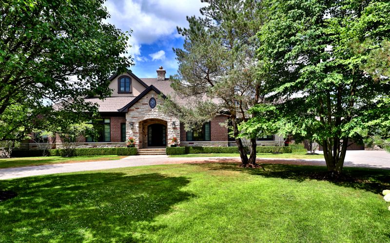 8 Sugarbush Lane, Uxbridge, ON