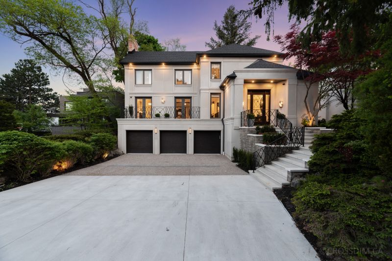 121 Forest Heights Blvd, Toronto, ON