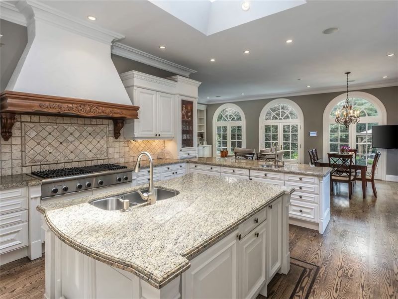 165 Teddington Park Avenue, Toronto, ON