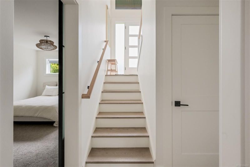 2091 Stonehewer Place, Victoria, BC