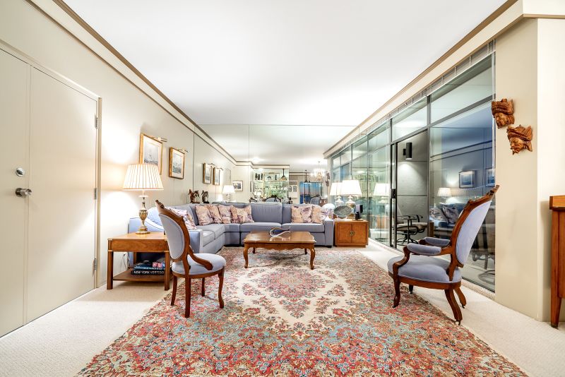 111 18th Street, West Vancouver, BC