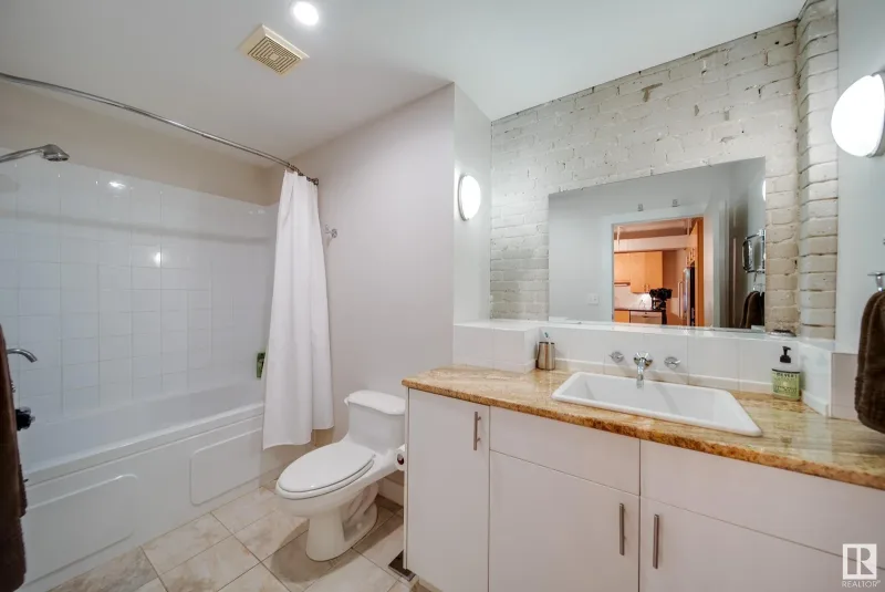 10169 104 St NW #204, Edmonton, AB