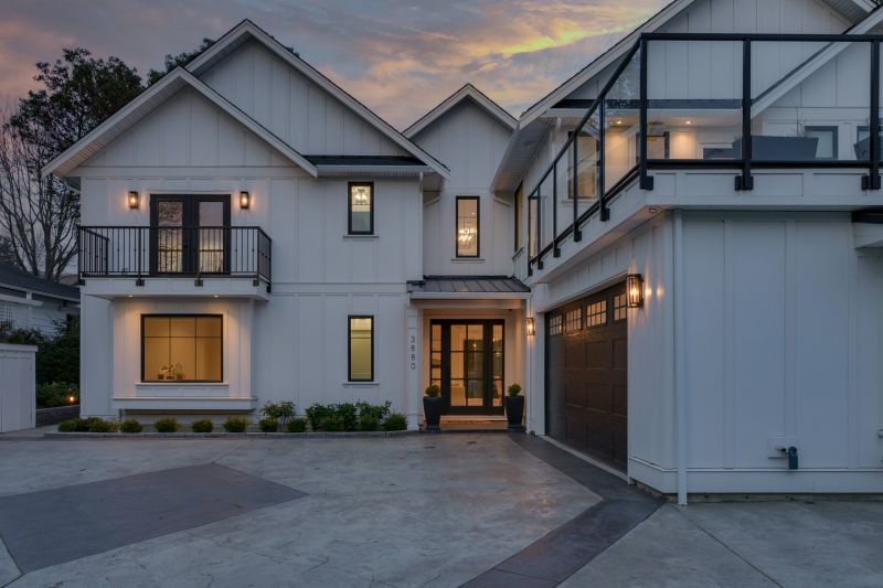3880 Cadboro Bay Rd, Victoria, BC