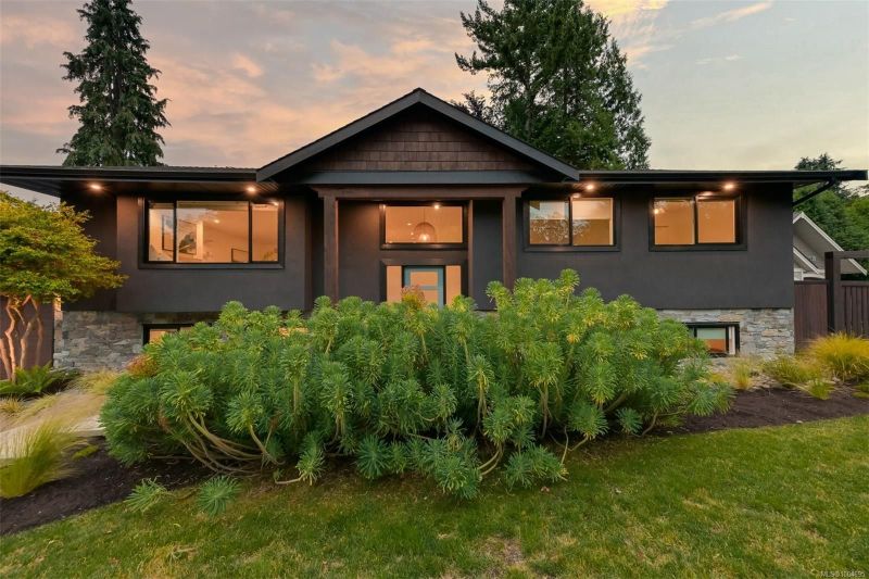 2091 Stonehewer Place, Victoria, BC
