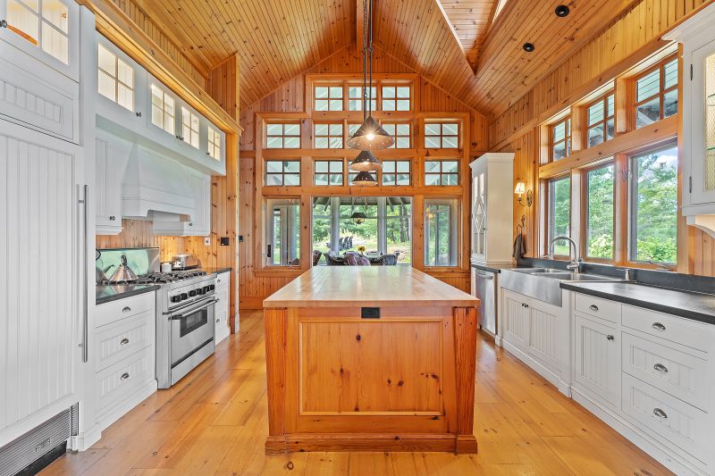 1 Onaway Island R21, Muskoka Lakes, ON