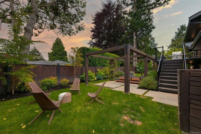 2091 Stonehewer Place, Victoria, BC