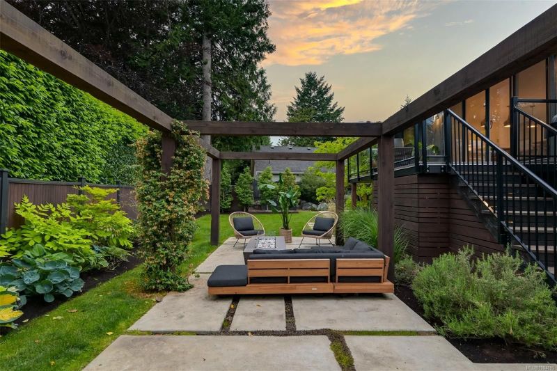2091 Stonehewer Place, Victoria, BC