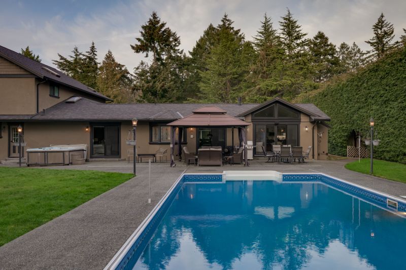 2625 Macdonald Drive East, Victoria, BC