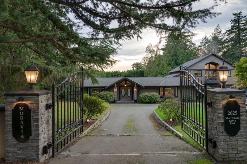 2625 Macdonald Drive East, Victoria, BC