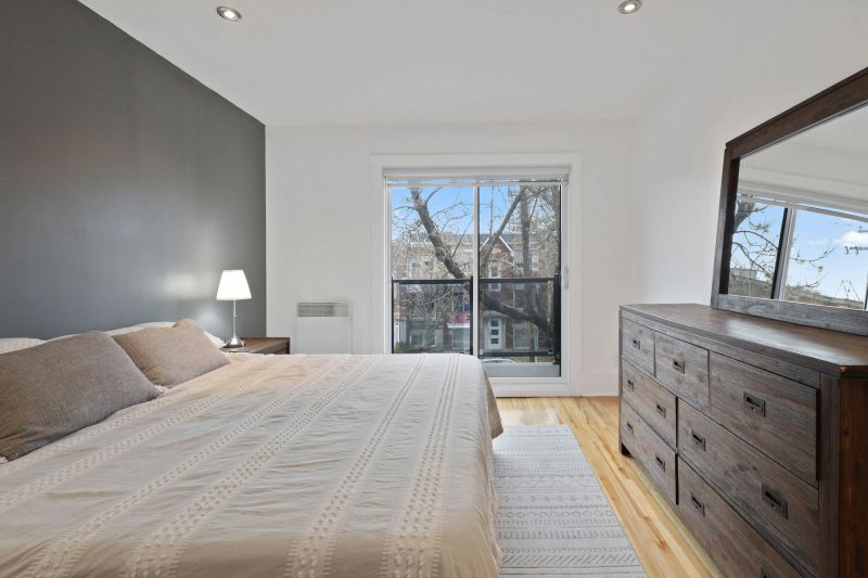 5042 Av. Jeanne-d'Arc, Montreal, QC
