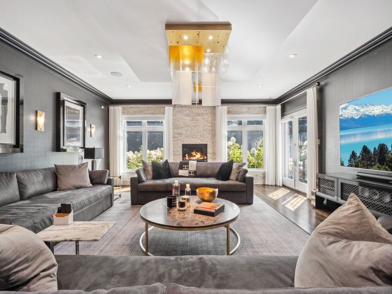 284 Pine Valley Crescent, Woodbridge, ON