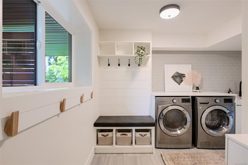 2091 Stonehewer Place, Victoria, BC